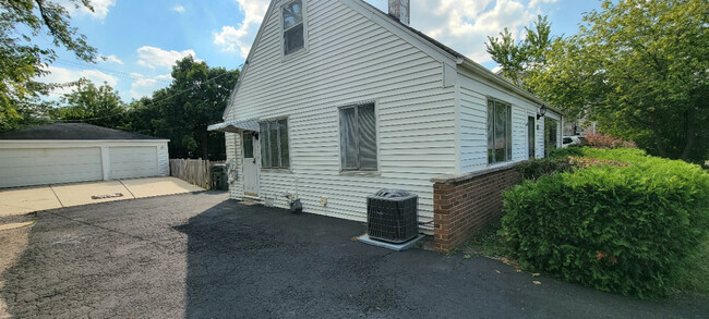 Building Photo - 3115 Dell Pl