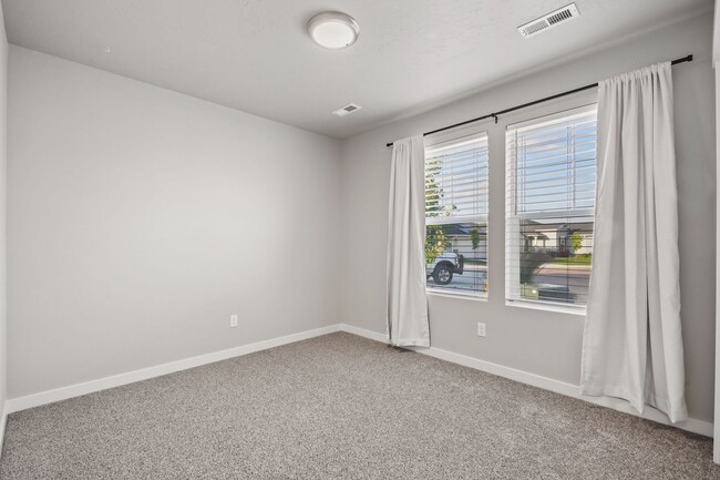 Building Photo - Single Level Living w/Lg Covered Patio & B...