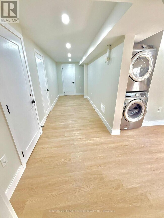 Photo du bâtiment - 851 Audley Rd S