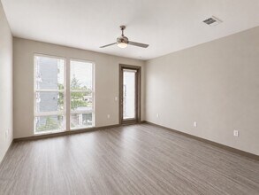 Building Photo - 1111 N Durham Dr