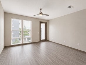 Building Photo - 1111 N Durham Dr