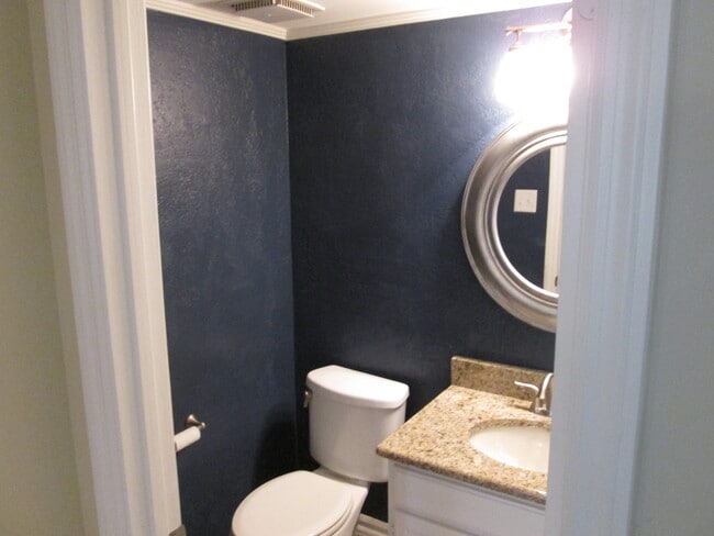 Building Photo - 2200 Andover Ct