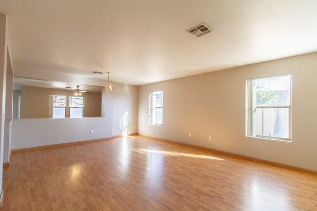 Building Photo - AVAILABLE NOW!!! REDUCED RATE! Wonderful p...