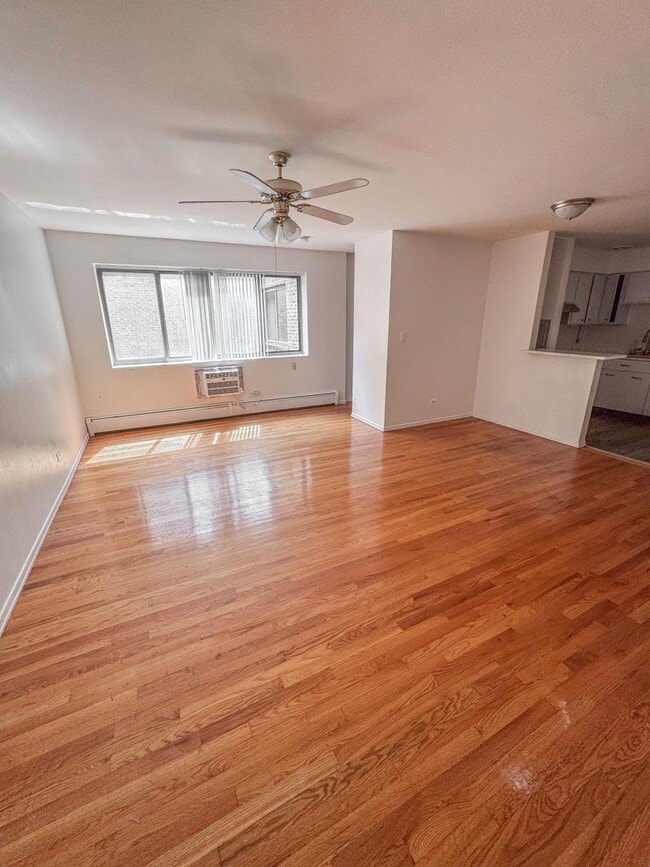 Foto del edificio - 6250 N Kenmore Ave