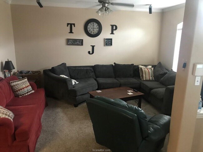 Foto del edificio - 1001 Krenek Tap Rd