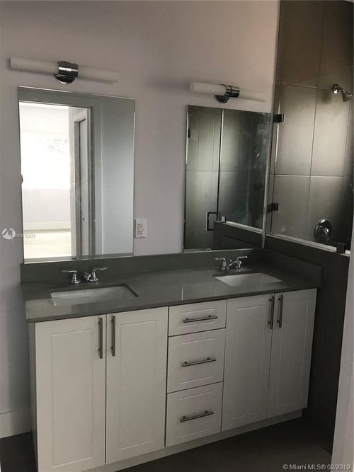 Foto del edificio - 808 E 32nd St