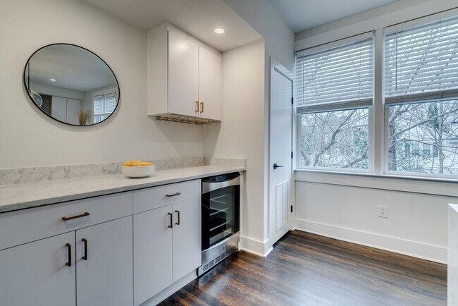 Foto del edificio - 120 Peachtree Memorial Dr NW