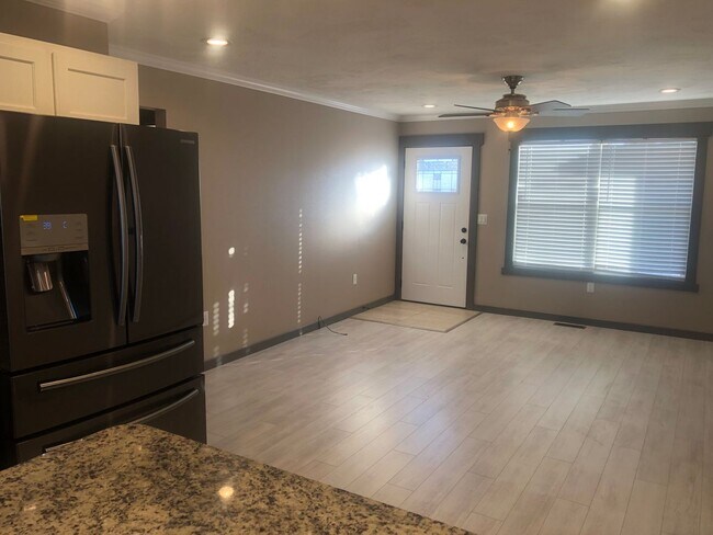 Building Photo - Nice Duplex in Ozark for Rent