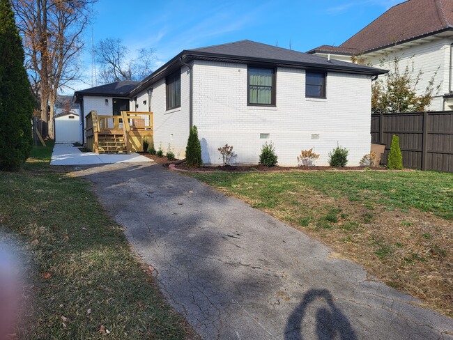 Foto del edificio - 1512A Sweetbriar Ave