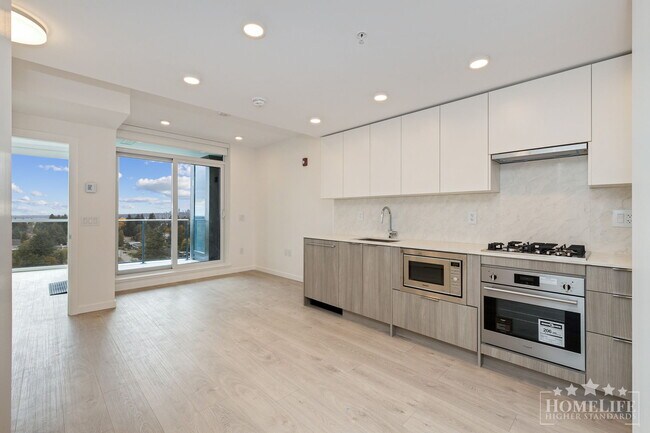 Building Photo - Wheelchair Accessible 1 - Bed + 1 - Bath C...