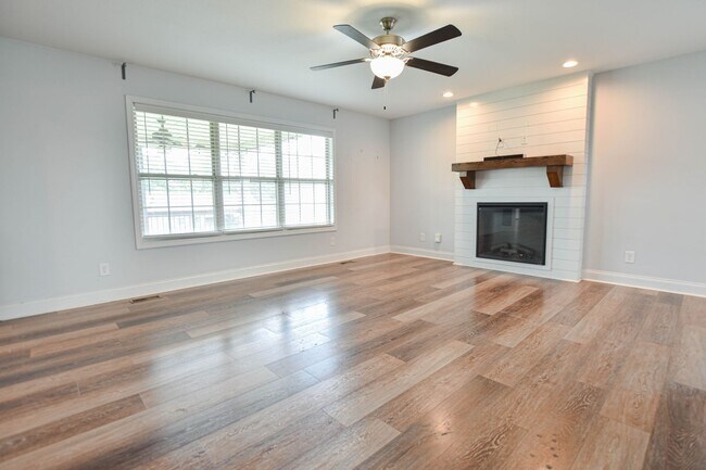 Foto del edificio - Pet Friendly Four Bedroom!