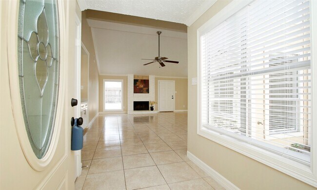 Foto del edificio - 6940 Foxmont Ln