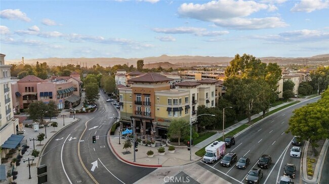 Foto del edificio - 24505 Town Center Dr
