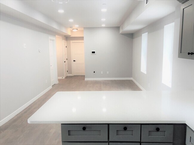 Building Photo - 47-49 Walnut St