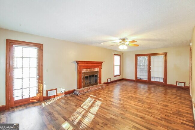 Foto del edificio - 3550 Spring Creek Cir