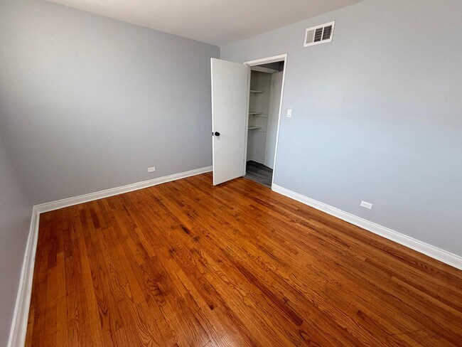 Foto del edificio - 2643 W 79th St
