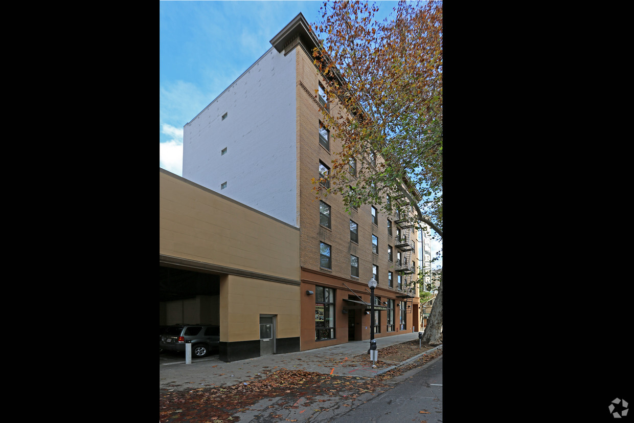 Building Photo - Studios at Hotel Berry