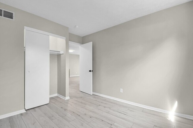 Building Photo - 8008-8010-8010 Smoky Row Rd