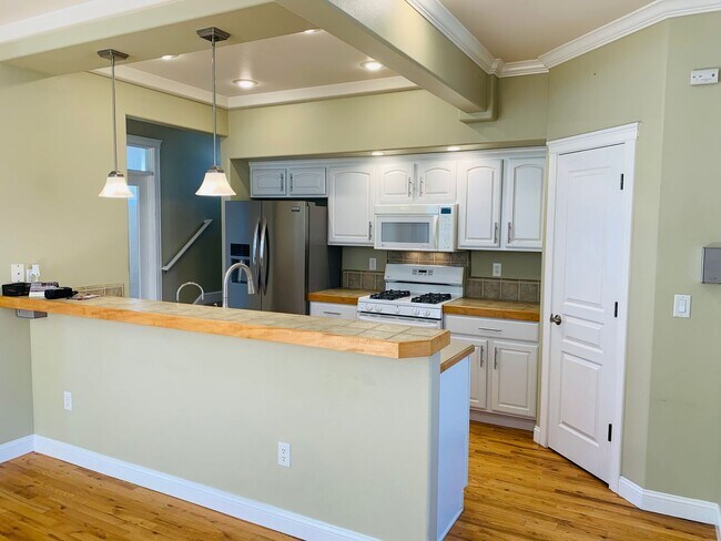Building Photo - Beautiful Home In South East Boise!