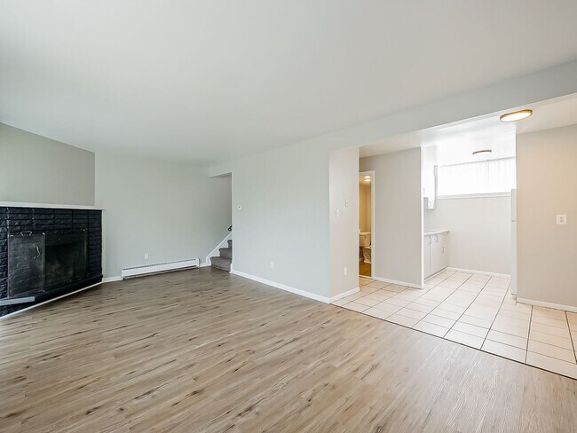 Foto del edificio - Freshly Updated 2BR Home in Prime White Lake Location!