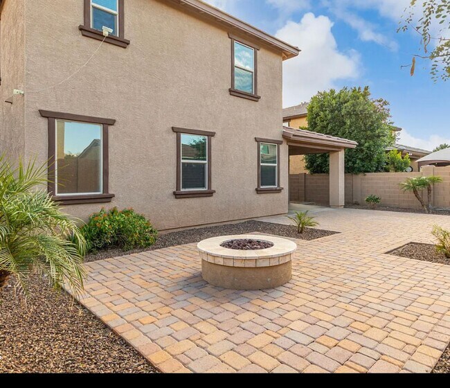 Building Photo - 15238 W Bloomfield Rd