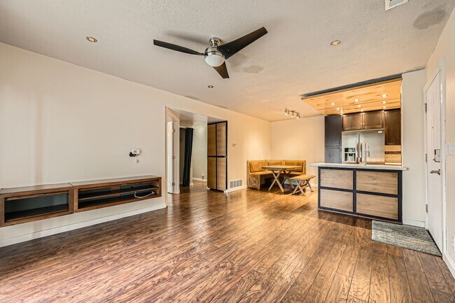 Building Photo - Main level Two Bedroom in Cheyenne Mountai...