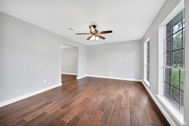 Foto del edificio - 18035 Rolling Creek Dr