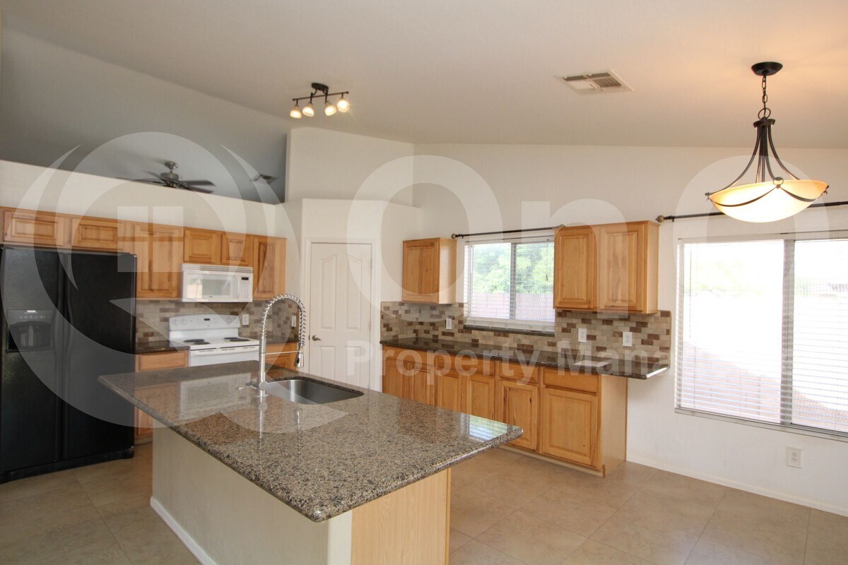 Primary Photo - 4173 E Meadow Lark Way