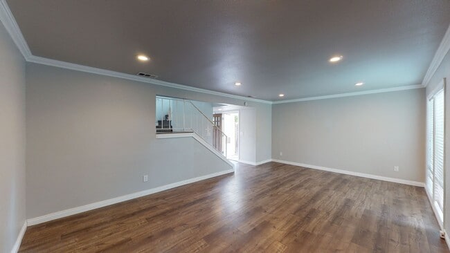 Building Photo - Crestmont PIace