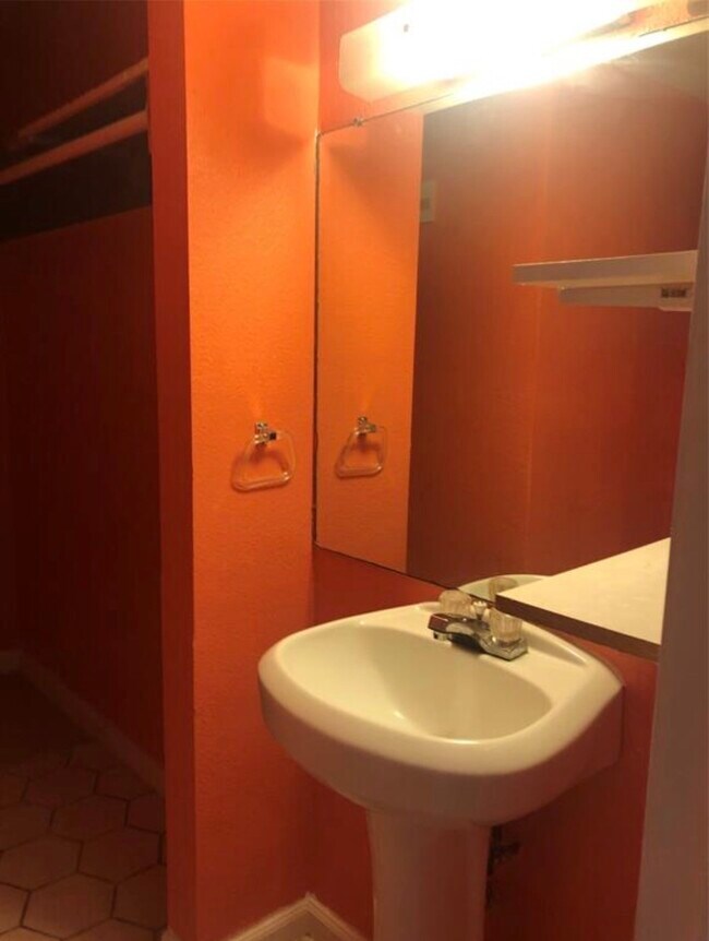 Foto del edificio - 9314 Valley Stream