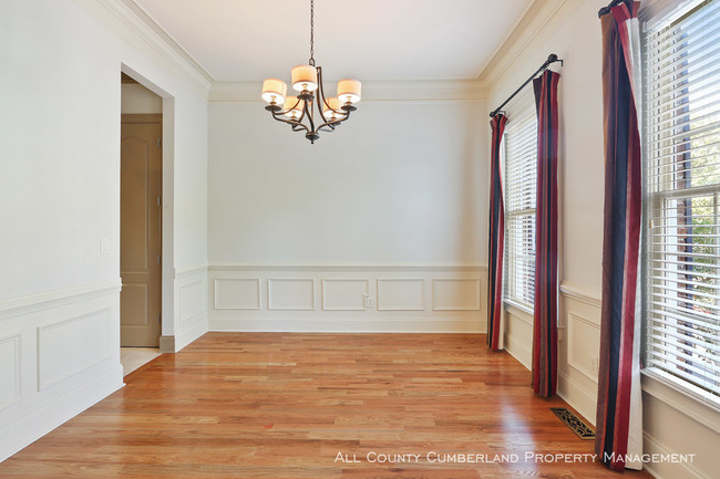 Building Photo - IMMACULATE SANDY SPRINGS TOWNHOME!!