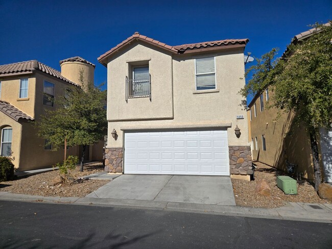 Building Photo - 3 BED, 2 1/2 BATH, 2 CAR GARAGE 2 STORY HO...