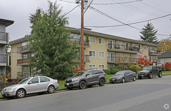 Building Photo - Brooks Manor