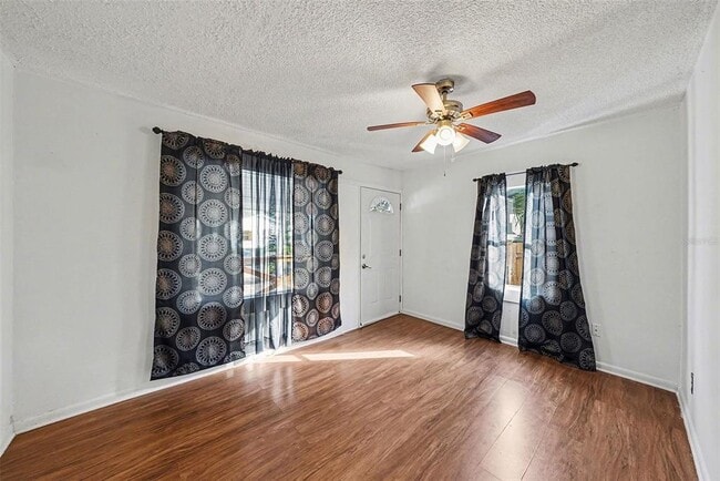 Building Photo - 816 W Minnehaha St