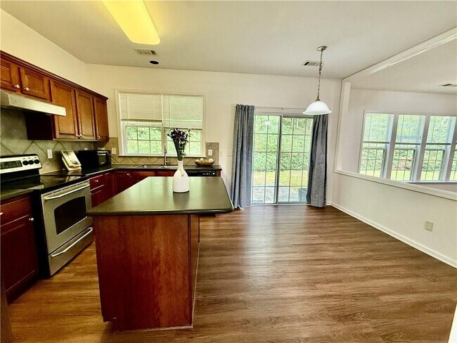 Building Photo - 613 Friars Head Ct NE