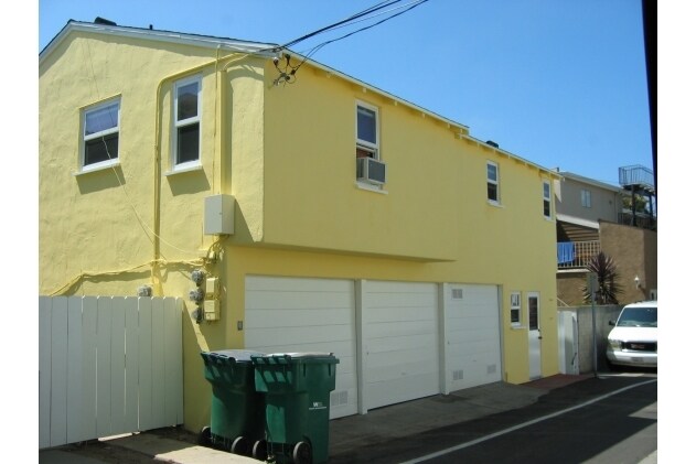 Building Photo - 220 Cliff Dr