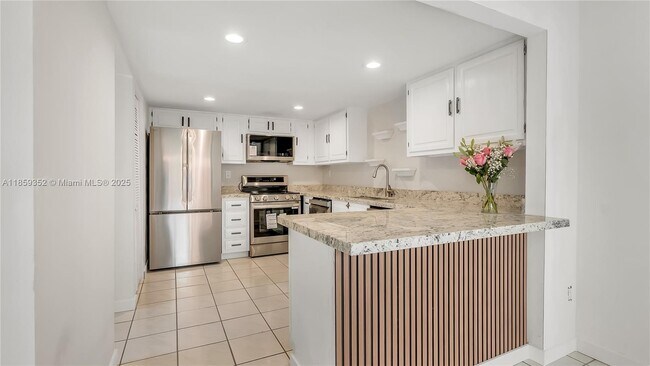 Foto del edificio - 7123 SW 115th Pl