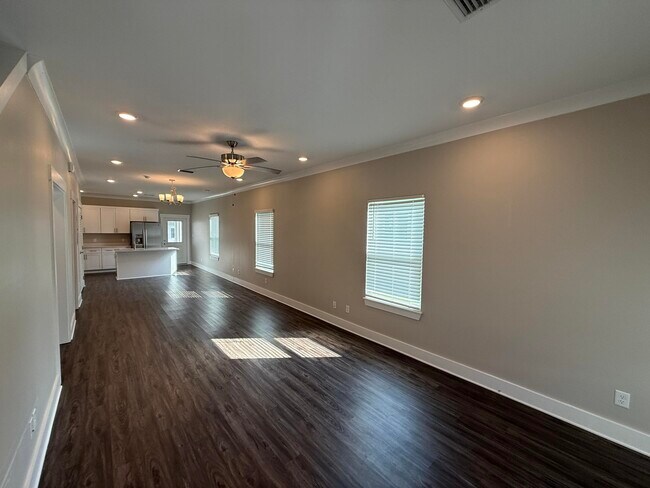 Building Photo - 202 Date Palm Ln