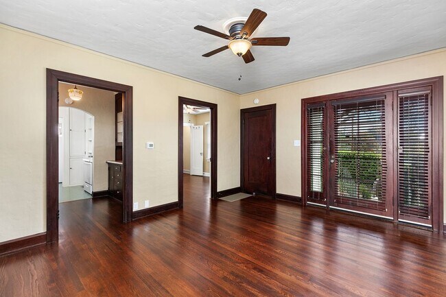Foto del edificio - 820 W Nutmeg St