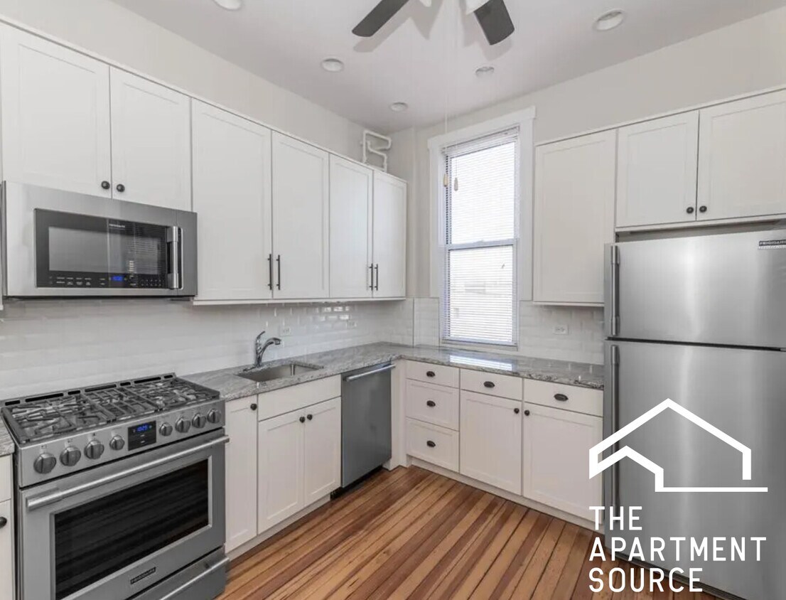 Foto principal - 334 W Dickens Ave