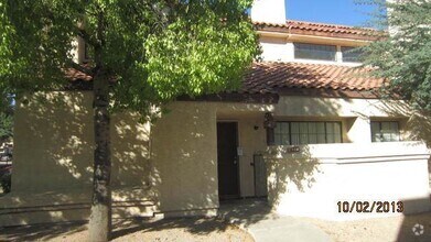 Building Photo - 609 E Mesquite Cir