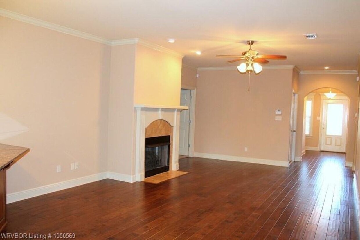 Foto del edificio - Spacious 3 bedroom 2 bath duplex