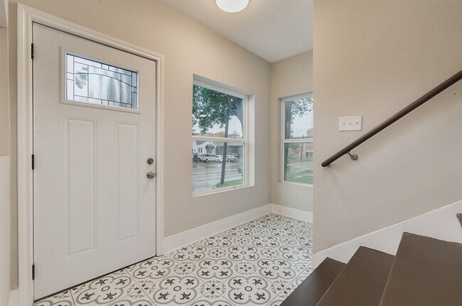 Foto del edificio - 1215 W Gray St