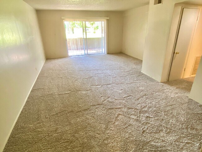 Foto del edificio - MOVE IN SPECIAL- 2 Bedroom 2 Bathroom in C...