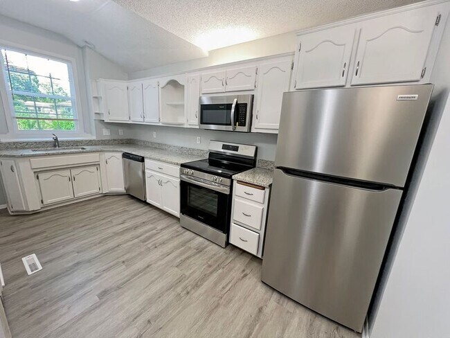 Foto del edificio - 19220 E 5th Ct N