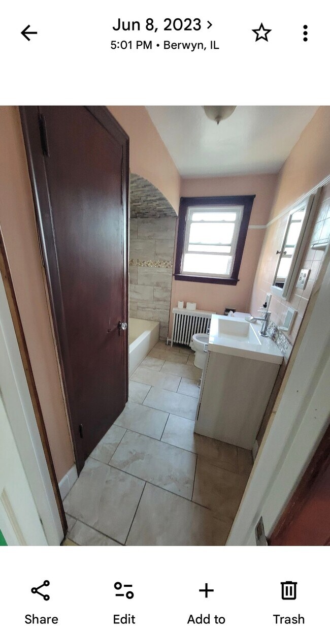 Foto del edificio - 2536 Ridgeland Ave
