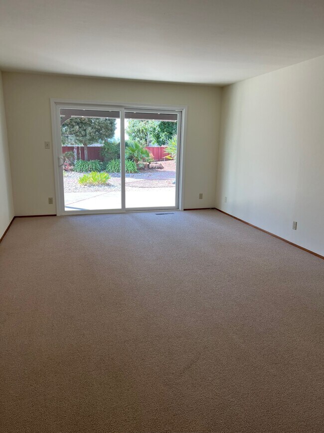 Building Photo - 5225 Reedley Way