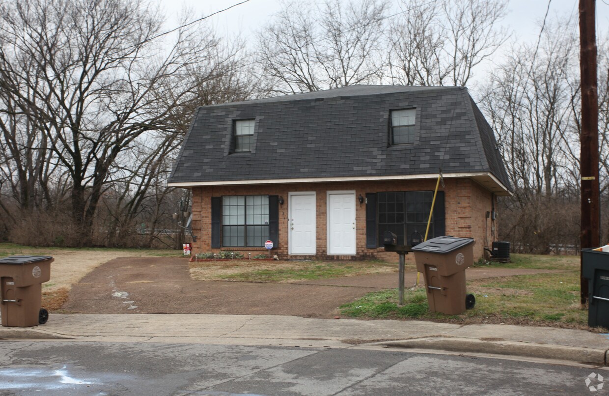 Building Photo - 841 W Eastland Ave