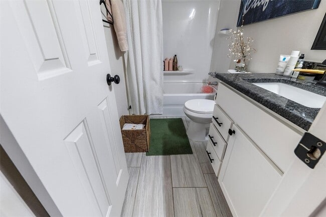 Building Photo - 916 Clover Hill Ln