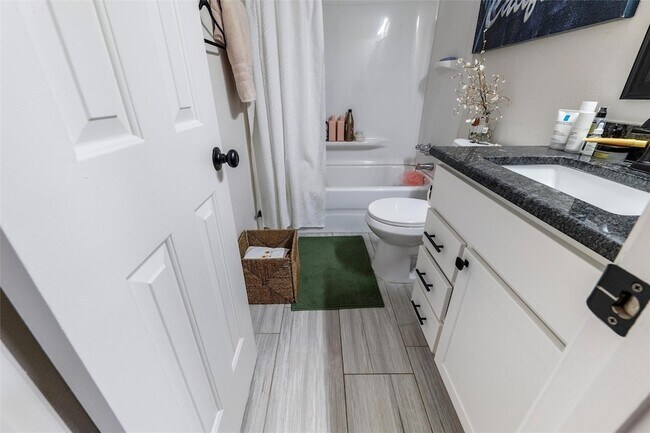 Foto del edificio - 916 Clover Hill Ln